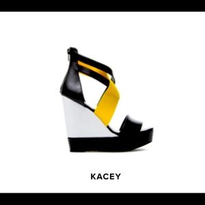 Women’s Wedged Shoe